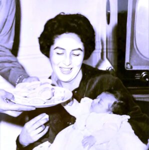 رحيل (ليلي الجزائرية) التى تم محاكمة فريد الأطرش بسببها، وأعجب بها عبد الوهاب