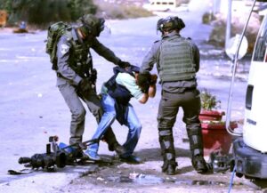 إسرائيل تسعى لتكميم أفواه (الإعلام) عن جهل وعنجهية وغطرسة!