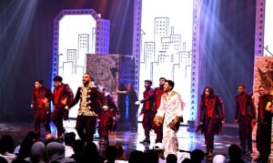 (هوليود الخليج)، عرض يعيد للجمهور ذكريات الأعمال المسرحية الخالدة