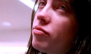 انطلاق فيلم (BILLIE EILISH HIT ME HARD AND SOFT: THE TOUR LIVE IN 3D) في دور العرض المصرية