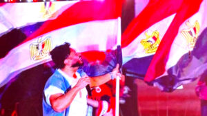 نجوم الفن والمجتمع يساندون المنتخب الوطني في (كأس العالم)