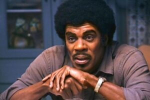 فيلم (مايكل جاكسون).. لم تنجح السينما في فك شفرة أكثر الشخصيات غموضا في تاريخ الموسيقى!