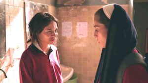 (تحت السن).. دراما ما تخفيه الأسرة خلف الأقنعة