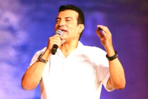 من جربة إلى رادس.. (إيهاب توفيق) يشعل صيف تونس في 6 حفلات خلال أسبوع
