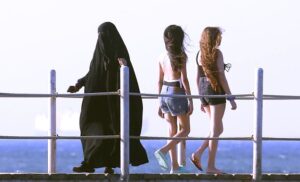 الفن المصري يفقد قدرته على صناعة الهوية الوطنية (2) .. بين (أهل مصر وأهل إيجيبت)!