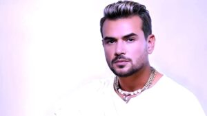 (ساموزين) يخلع عباءة الرومانسية.. (مروق الغزالة) مغامرة موسيقية جديدة