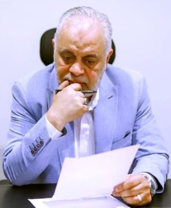 (حق الأداء العلني) يشعل النار من جديد.. أشرف زكي في مواجهة غرفة صناعة السينما!