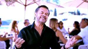 (راغب علامة) يهزم صخب الصيف بـ (مزاجية).. نسمة عذبة في زمن الضجيج!