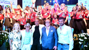 (أولادنا) في مهمة وطنية.. أطفال الملتقى يغنون للمنتخب ويهزون قلوب الحضور