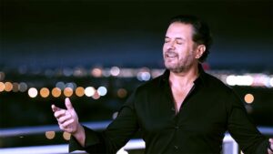 (راغب علامة) يهزم صخب الصيف بـ (مزاجية).. نسمة عذبة في زمن الضجيج!