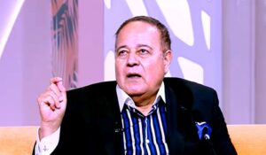 من كارت صغير إلى أسطورة الغناء.. (جمال الشاعر) يكشف حكاية عمرو دياب قبل الشهرة!