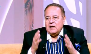 من كارت صغير إلى أسطورة الغناء.. (جمال الشاعر) يكشف حكاية عمرو دياب قبل الشهرة!