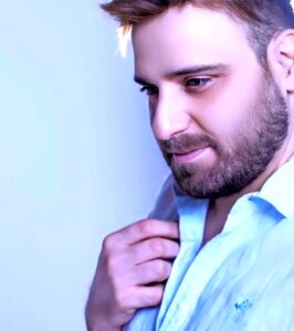 (أحمد جرادات).. من فنان بلا ظهر إلى مشروع نجم عربي في (قمر نيسان)!