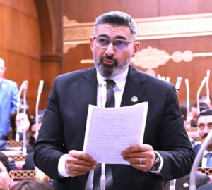 (حق الأداء العلني) يشعل النار من جديد.. أشرف زكي في مواجهة غرفة صناعة السينما!