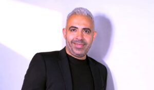 (محمد عدوية) يفتح صندوق مفاجآت ألبومه الجديد (جوه عيني)
