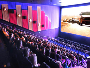 (النجاح بقى بالفلوس؟!).. (محمود الدفراوي) يفجّر قنبلة الإيرادات المدفوعة في السينما المصرية