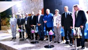 محمود درويش يعود من (المنفى) إلى الفحيص.. و(ثعلب الدروع) يكشف وجهه الآخر أمام الجمهور!