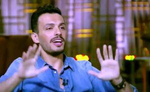 (أحمد إبراهيم) يكشف سر (لولا البنات).. كيف حوّل عمرو دياب (بابا) إلى ضربة جديدة؟