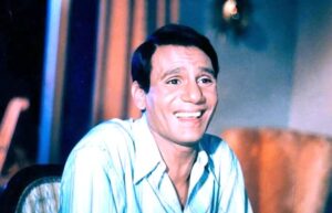 لعنة (عبد الحليم حافظ) هل تبتعد عن مسرحية (حليم.. زمن الرومانسية) لمدحت العدل؟!