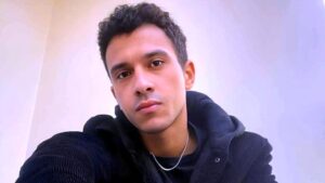 (عصام عمر) يخوض مغامرة (بيتزا).. إيطاليا أول محطة قبل دوران الكاميرات