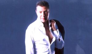 (هشام عبد الحميد) قبل العودة إلى مصر: أعود عاشقًا.. لا مهزومًا ولا متوسلًا!