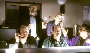 (Wag the Dog) .. فيلم يجسد كتالوج الانحطاط الأمريكاني!