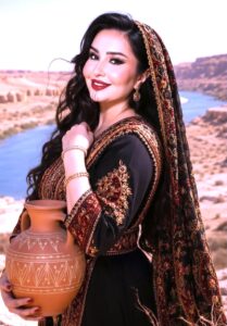 (شهد برمدا) تستدعي ذاكرة الفرات بـ (ويلي ويلي).. تجربة غنائية جديدة بلهجة دير الزور