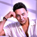 (مصطفى قمر).. هل يعيد ابتكار نفسه أم يفاوض ذاكرة الجمهور؟